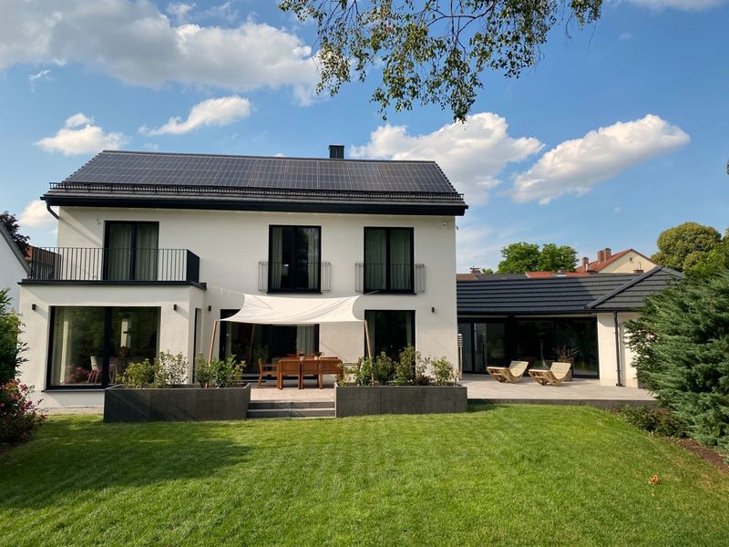 Luxuriöses Designhaus in Bestlage von Augsburg-Göggingen – KfW 70 EE & Traumgarten